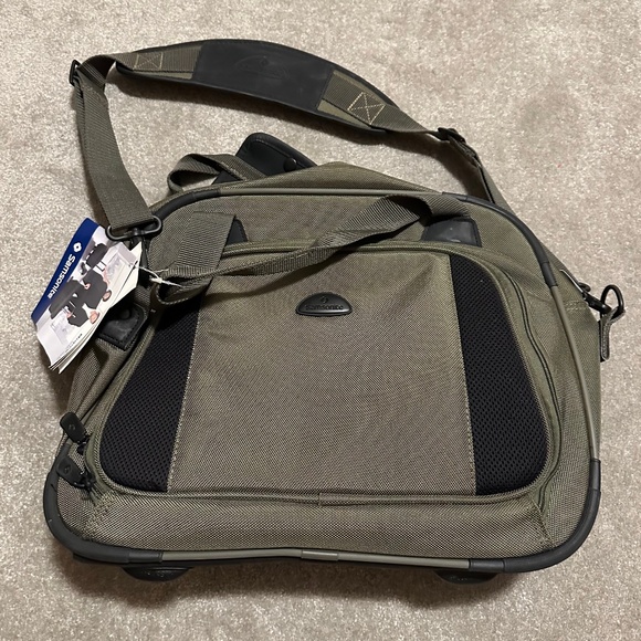 NWT Samsonite Ballistic Boarding Bag